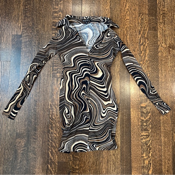 Motel Rocks Avaya Mini Dress in 70s Ripple Brown - Picture 3 of 4